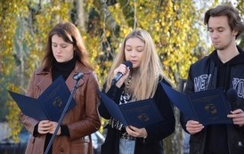 przem&oacute;wienia trojga uczni&oacute;w Płońskiego liceum 