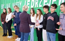 wręczenie nagr&oacute;d 