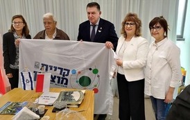 Dw&oacute;ch mężczyzn i trzy kobiety