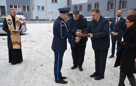 Przekazanie samochodu dla Policji w Płońsku