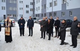 Przekazanie samochodu dla Policji w Płońsku