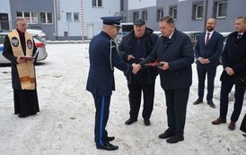 Przekazanie samochodu dla Policji w Płońsku