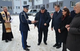 Przekazanie samochodu dla Policji w Płońsku