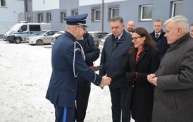 Przekazanie samochodu dla Policji w Płońsku