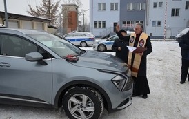 Poświęcenie samochodu przez księdza dla Policji w Płońsku