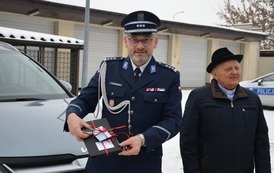 Przekazanie samochodu dla Policji w Płońsku