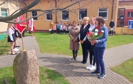 Uroczystości upamiętniające Zbrodnię Katyńską i Katastrofę Smoleńską w SP nr 3 w Płońsku 