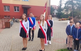 Uroczystości upamiętniające Zbrodnię Katyńską i Katastrofę Smoleńską w SP nr 3 w Płońsku 