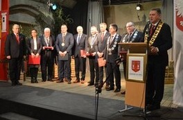 Przemowa i gratulacje zebranych gości dla Burmistrza Marcina Gortat i mieszkańc&oacute;w Czerwińska 