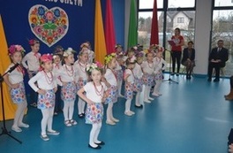 Występ przedszkolak&oacute;w z Niepublicznego Przedszkola &bdquo;Kangurek" w Płońsku z okazji Dnia Babci i Dziadka