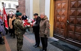 Oddanie hołdu Żołnierzom Wyklętym przez Andrzeja Stolpę i Pawła Koperskiego 