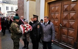 Oddanie hołdu Żołnierzom Wyklętym przez Burmistrza Miasta Płońska oraz pracownik&oacute;w samorządowych