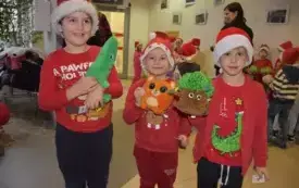 Galeria aktualności Wsp&oacute;lne ubieranie choinki w Urzędzie Miejskim w Płońsku 3489 10