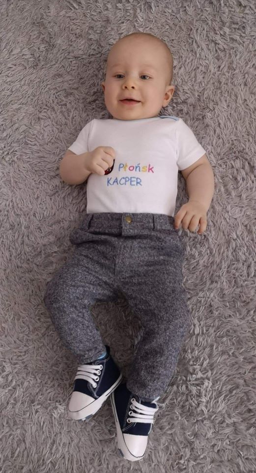 Mały mieszkaniec Płońska w imiennych bodach od Burmistrza Miasta Płońska - Andrzeja Pietrasika