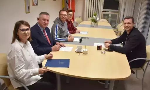 Zdjęcie do Świąteczna magiczna podr&oacute;ż Senior&oacute;w z Płońska: Wsp&oacute;lna Wigilia ze Stowarzyszeniem Aktywny Senior w Płocku