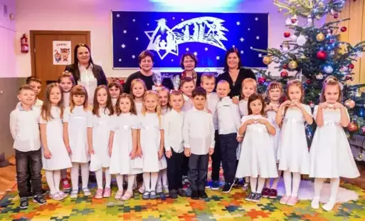 Zdjęcie do "Dziewczynka z zapałkami" w wykonaniu grupy S&oacute;wek