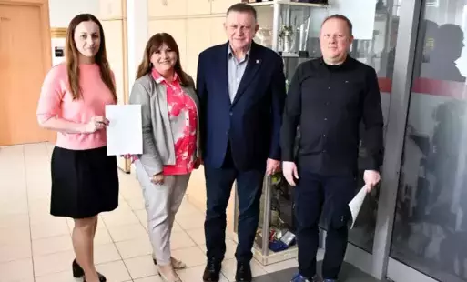 Zdjęcie do Podpisanie umowy na opracowanie dokumentacji technicznej w ramach zadania "Rozbudowa ulic na osiedlu Poświętne"