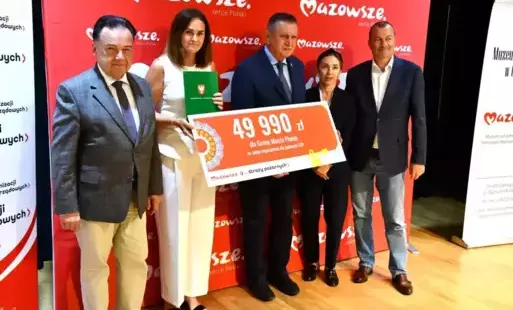 Zdjęcie do 49 990,00 zł z budżetu Mazowsza i 50 000,00 zł z budżetu Gminy Miasto Płońsk na zakup sprzętu dla płońskiej OSP &nbsp; &nbsp;