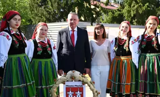 Zdjęcie do Delegacja Gminy Miasto Płońsk na dożynkach parafialnych w parafii pw. św. Ojca Pio