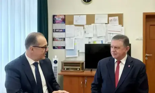 Zdjęcie do Pociągiem bezpośrednio do warszawy  - trzymamy rękę na pulsie