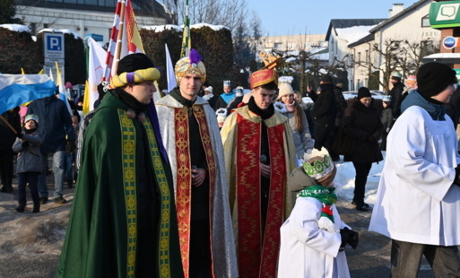 Zdjęcie do Barwny Orszak Trzech Kr&oacute;li przeszedł ulicami Płońska