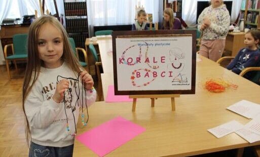 Zdjęcie do Warsztaty plastyczne z okazji Dnia Babci w Miejskiej Bibliotece Publicznej