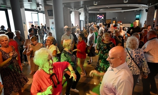 Zdjęcie do 31 000,00 zł dla płońskich senior&oacute;w