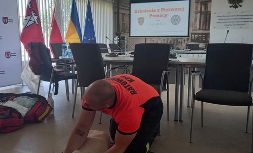Zdjęcie do Mieszkańcy Płońska ćwiczyli zasady udzielania pierwszej pomocy