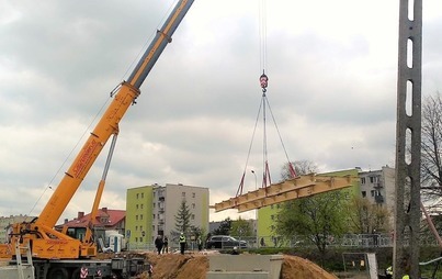 Zdjęcie do Montaż konstrukcji stalowej kładki rowerowej