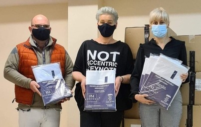 Zdjęcie do Przekazali atestowaną pościel do oddział&oacute;w płońskiego szpitala