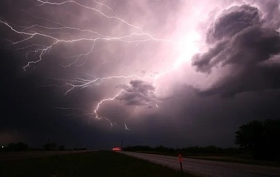Zdjęcie do Uwaga! Silny wiatr, burze, ulewny deszcz i grad