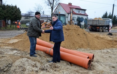 Zdjęcie do Na ulicach Piaskowej i Szczęśliwej trwa budowa kanalizacji deszczowej