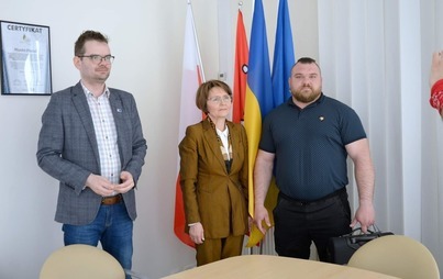 Zdjęcie do Wicemistrz Polski w Armwrestlingu z wizytą w Urzędzie Miejskim