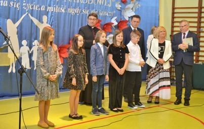 Zdjęcie do Laureaci tegorocznej edycji konkursu "B&oacute;g-Honor-Ojczyzna"