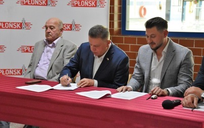 Zdjęcie do Umowa na modernizację basenu podpisana