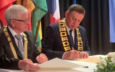 Zdjęcie do Płońsk i niemieckie miasto Zell podpisały oficjalną umowę o wsp&oacute;łpracy formalizującą wieloletnie kontakty
