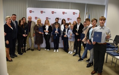 Zdjęcie do Nagrody dla uczni&oacute;w z płońskich szk&oacute;ł za szczeg&oacute;lne osiągnięcia edukacyjne i sportowe 