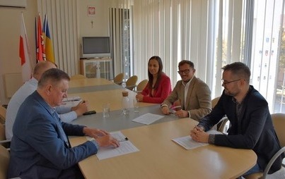 Zdjęcie do Rusza modernizacja boiska przy SP 3