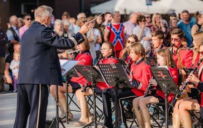 Zdjęcie do Koncert Młodzieżowej Orkiestry Dętej i występ Mażoretek w Płońsku
