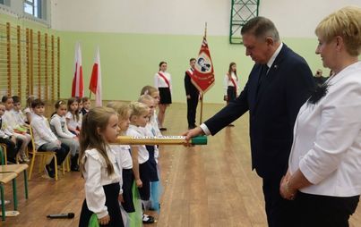 Zdjęcie do Ślubowanie w Szkole Podstawowej Nr 3 im. Stanisława Wyspiańskiego w Płońsku 