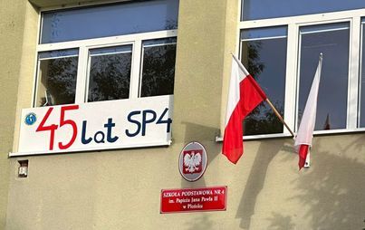 Zdjęcie do Obchody 45-lecia Szkoły Podstawowej nr 4 im. Papieża Jana Pawła II w Płońsku
