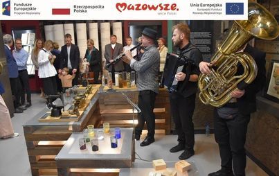 Zdjęcie do Otwarcie Domu Pamięci i wystawy "Sp&oacute;jrz-przypomnij"