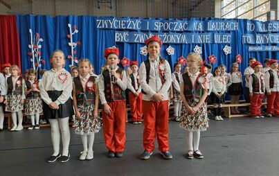 Zdjęcie do Uroczysty apel z okazji Narodowego Święta Niepodległości w SP 1
