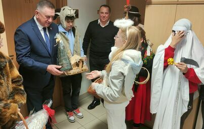 Zdjęcie do  Kolędnicy ze Szkoły Podstawowej Nr 3 im. Stanisława Wyspiańskiego w Płońsku
