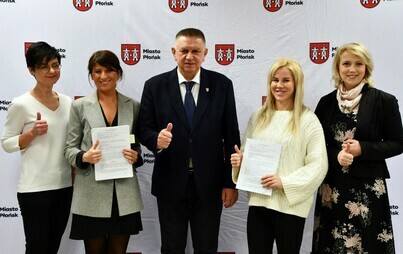 Zdjęcie do Podpisanie umowy z właścicielami niepublicznych żłobk&oacute;w