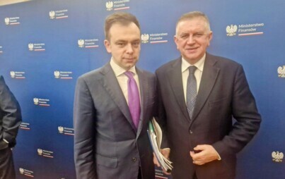 Zdjęcie do Burmistrz Płońska Andrzej Pietrasik reprezentował Związek Miast Polskich podczas spotkania z Ministrem Finans&oacute;w