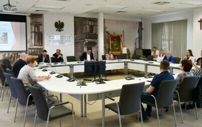 Zdjęcie do Konferencja prasowa podsumowująca projekt pn. "Poprawa dostępności do zasob&oacute;w kultury w Płońsku"