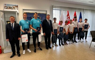 Zdjęcie do Podziękowania za reprezentowanie miasta na szczeblu międzynarodowym dla Płońskiej Akademii Futbolu i Football School Płońsk 