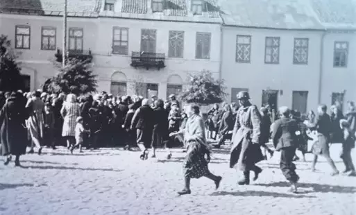 Zdjęcie do &bdquo;Płońsk w czasie II wojny światowej na fotografiach ze zbior&oacute;w Archiwum Instytutu Pamięci Narodowej w Warszawie&rdquo; &ndash; wykład Konrada Wiesława Ślusarskiego w Domu Pamięci