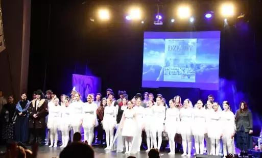 Zdjęcie do Spektakl w wykonaniu uczni&oacute;w Zesp&oacute;ł Szk&oacute;ł nr 1 im. Stanisława Staszica w Płońsku